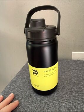 All in Motion insulated 16oz water bottle with twist cap. NWT.